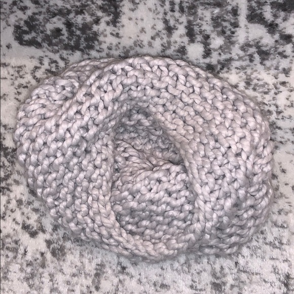 Knit scarf - Picture 3 of 3